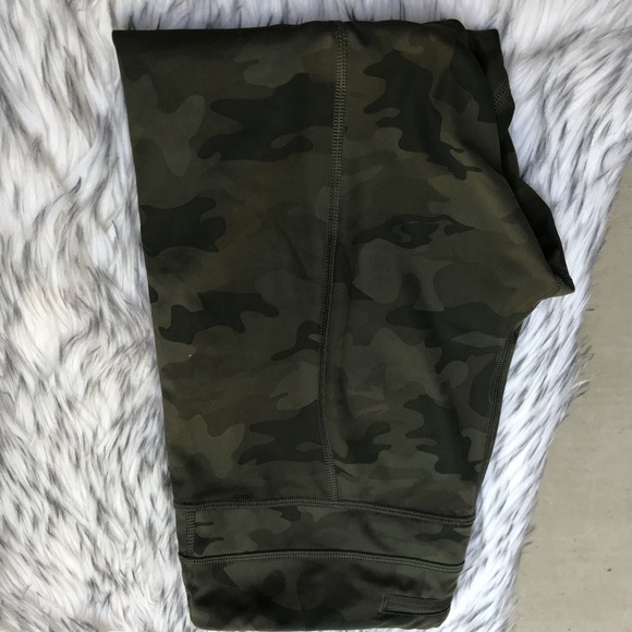 Lululemon Savasana Camo Crop - Picture 3 of 4